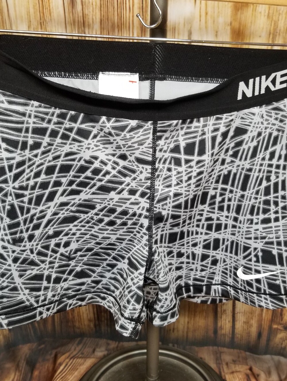 Nike Pro Dri-Fit Womens Black & Gray Print Large Spandex Compression Shorts